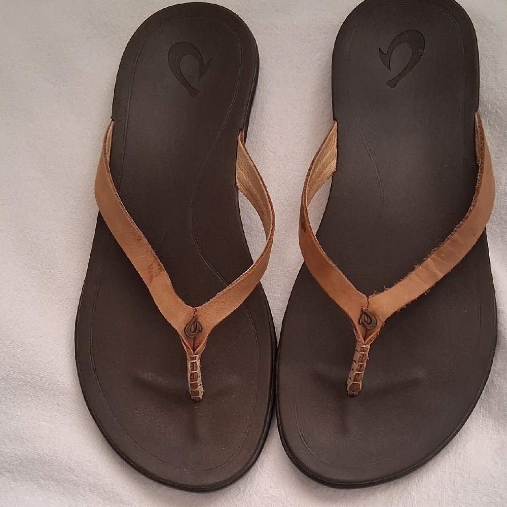 OluKai Brown Leather Y-Strap Flip-Flop Sandals with Black Footbed